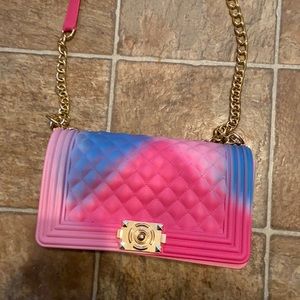 The hottest purse 👛